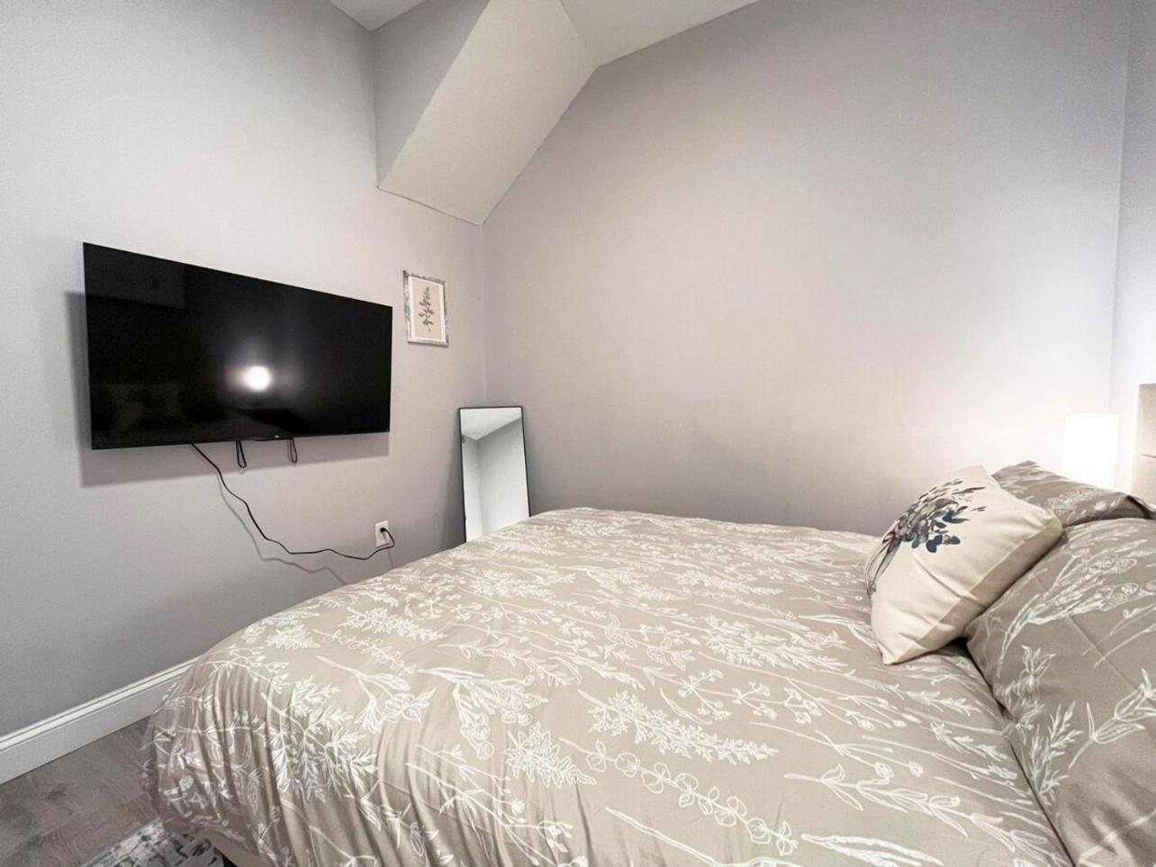 Local Modern Getaway - Ground Floor Leilighet Cleveland Eksteriør bilde
